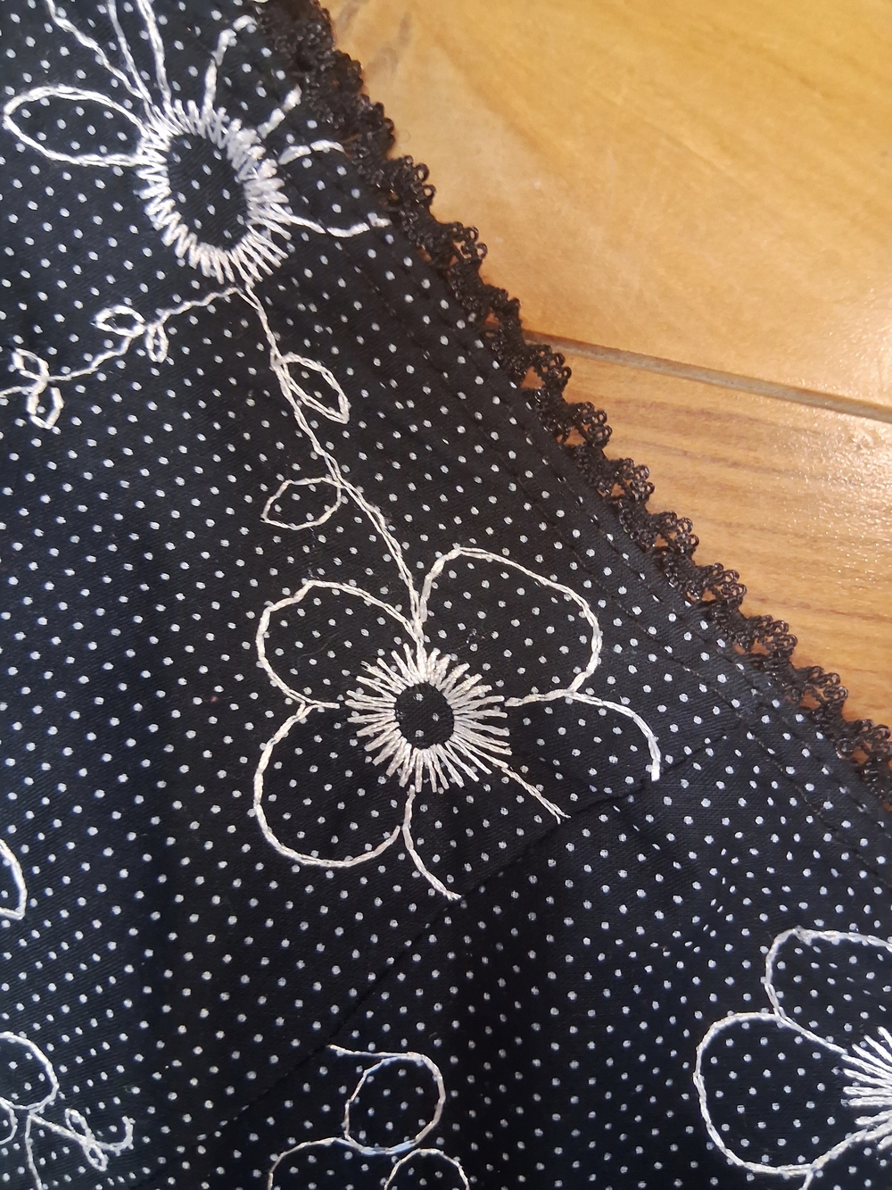Vintage NOVITA Floral Skirt โ Made in Canada ๐จ๐ฆ - Picture 2 of 4